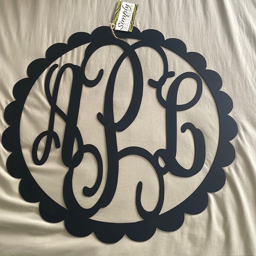 20” Round Monogramed Crest - Initials ACR